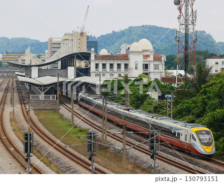 イポー駅を出発するマレーシア鉄道ETS class93 イポー駅を出発するマレーシア鉄道ETS class93 130793151