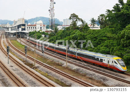 イポー駅を出発するマレーシア鉄道ETS class93 イポー駅を出発するマレーシア鉄道ETS class93 130793155