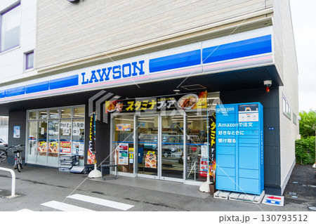 コンビニ店頭の宅配便ロッカー 130793512