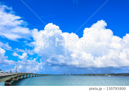9月の宮古島　伊良部大橋 130793800