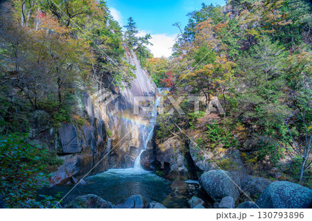 【滝素材】秋の昇仙峡・仙娥滝と虹【山梨県】 【滝素材】秋の昇仙峡・仙娥滝と虹【山梨県】 130793896