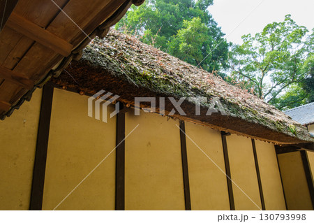 茅葺と土壁 茅葺と土壁 130793998