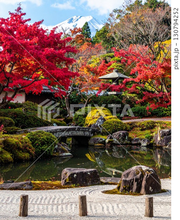 【AI生成画像】富士山と日本庭園のコラボ 【AI生成画像】富士山と日本庭園のコラボ 130794252