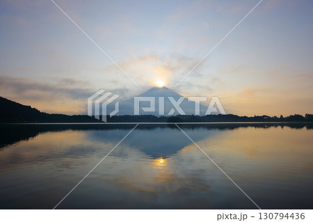 ダイヤモンド富士 130794436