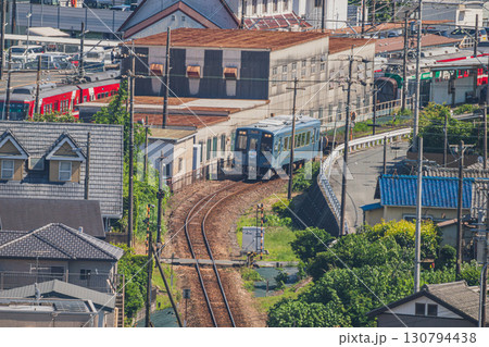 浜松市の街並みと天竜浜名湖鉄道の西鹿島駅の風景(静岡県) 130794438