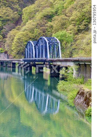 只見線・第8只見川橋梁・青いトラス橋(福島県・只見町) 只見線・第8只見川橋梁・青いトラス橋(福島県・只見町) 130795954