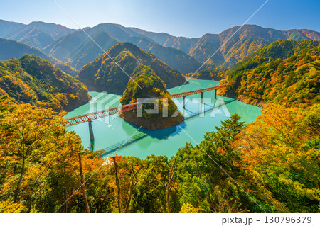 奥大井湖上駅の紅葉 秋の絶景 静岡県 奥大井湖上駅の紅葉 秋の絶景 静岡県 130796379
