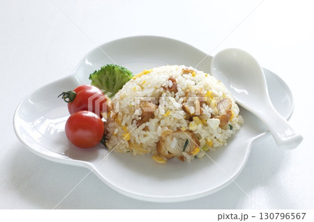 唐揚げ入りチャーハン 唐揚げ入りチャーハン 130796567