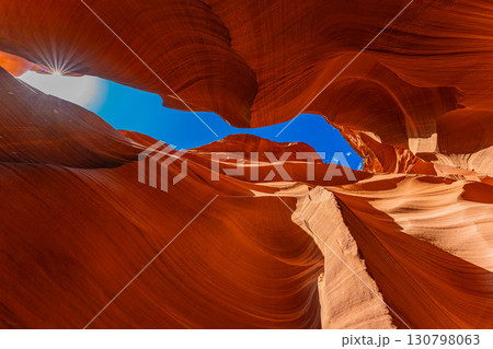 アメリカ　アリゾナ州のロウワーアンテロープキャニオンの風景　グランドキャニオン　グランドサークル 130798063