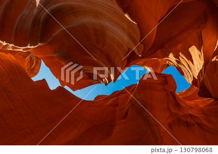 アメリカ　アリゾナ州のロウワーアンテロープキャニオンの風景　グランドキャニオン　グランドサークル 130798068