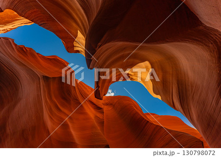 アメリカ　アリゾナ州のロウワーアンテロープキャニオンの風景　グランドキャニオン　グランドサークル 130798072