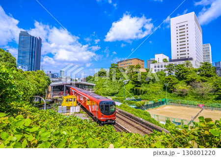 日本の東京都市景観 四ツ谷駅に入る東京メトロ丸ノ内線新型車両2000系などを望む(D) 日本の東京都市景観 四ツ谷駅に入る東京メトロ丸ノ内線新型車両2000系などを望む(D) 130801220