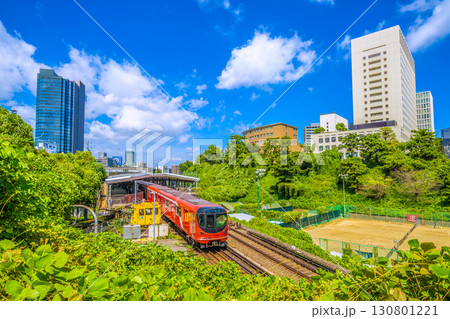 日本の東京都市景観 四ツ谷駅に入る東京メトロ丸ノ内線新型車両2000系などを望む(D) 日本の東京都市景観 四ツ谷駅に入る東京メトロ丸ノ内線新型車両2000系などを望む(D) 130801221