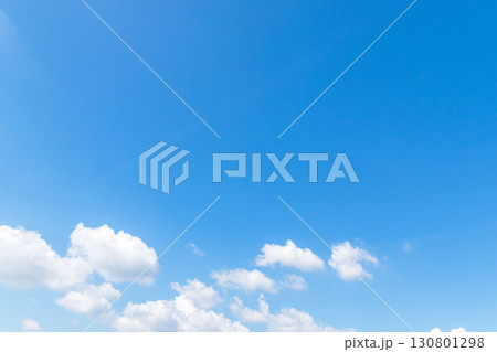 夏の青空と日差しに輝く夏の雲17 夏の青空と日差しに輝く夏の雲17 130801298