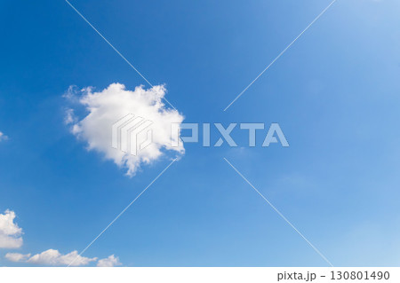 夏の青空と日差しに輝く夏の雲34 夏の青空と日差しに輝く夏の雲34 130801490