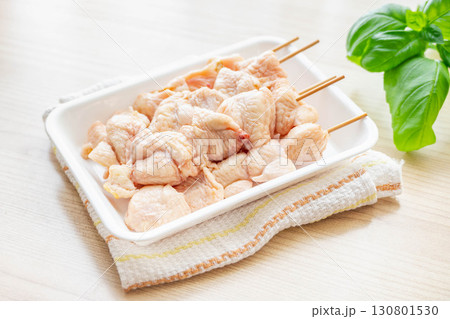 塩をふったぼんじりの串さし 130801530