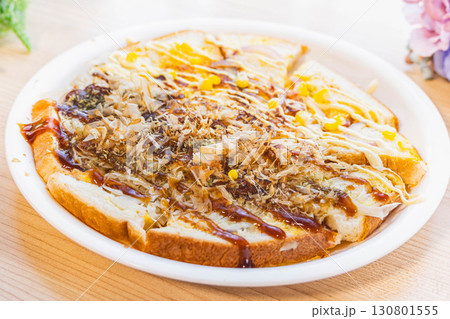 食パンでお好み焼き風ピザ 130801555