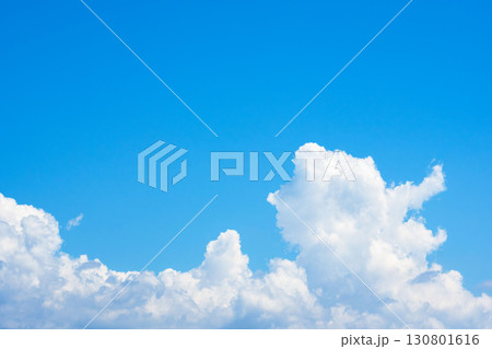 夏の青空と日差しに輝く夏の雲39 夏の青空と日差しに輝く夏の雲39 130801616