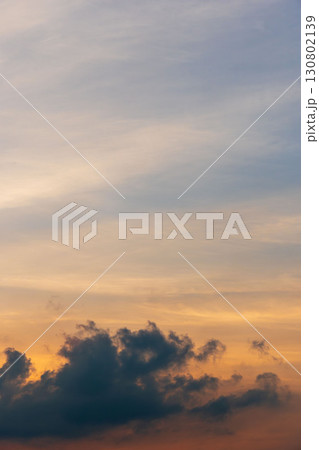 夏の空　夕暮れの時の空と雲176 130802139