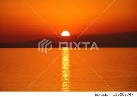 荒尾市　有明海　海岸　元旦の夕暮れ、 130802347