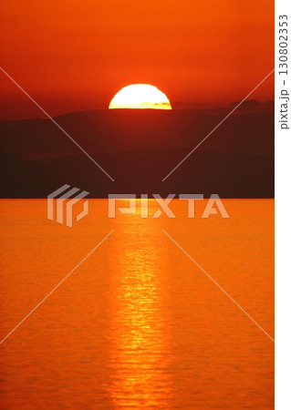 荒尾市　有明海　海岸　元旦の夕暮れ、 130802353