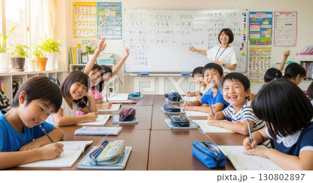 中学受験に合格するため塾の教室で勉強する小学生の子供 中学受験に合格するため塾の教室で勉強する小学生の子供 130802897