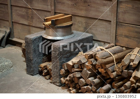 歴史ある釜戸と釜 歴史ある釜戸と釜 130803952
