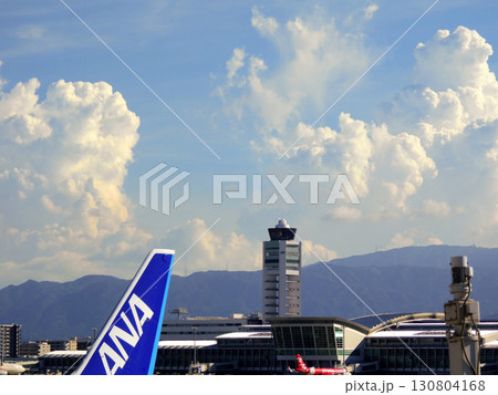 福岡空港にできた新しい管制塔 130804168