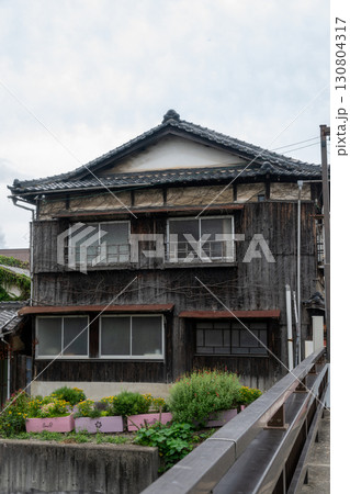 日本の兵庫県姫路市網干区の古くてとても美しい建物 130804317