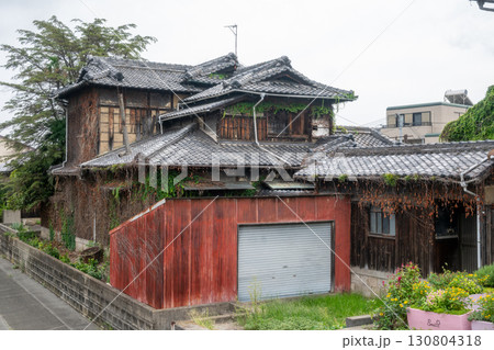 日本の兵庫県姫路市網干区の古くてとても美しい建物 日本の兵庫県姫路市網干区の古くてとても美しい建物 130804318