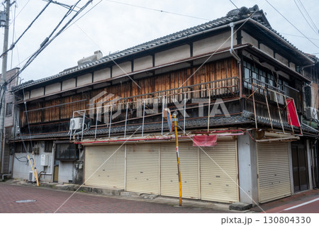 日本の兵庫県姫路市網干区の古くてとても美しい建物 日本の兵庫県姫路市網干区の古くてとても美しい建物 130804330