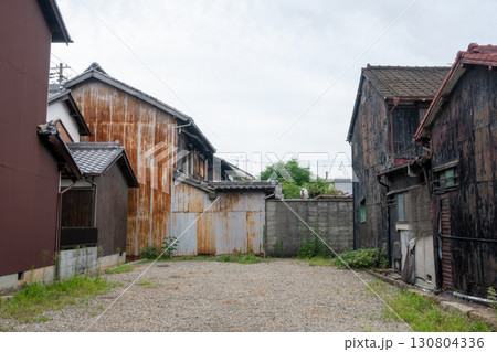 日本の兵庫県姫路市網干区の古くてとても美しい建物 日本の兵庫県姫路市網干区の古くてとても美しい建物 130804336
