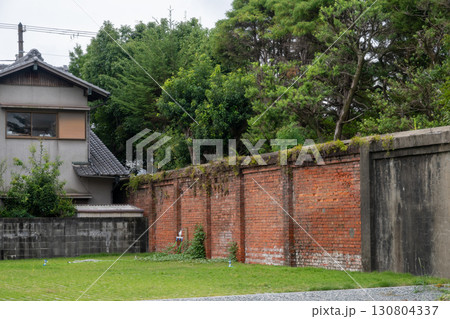 日本の兵庫県姫路市網干区の古くてとても美しい建物 日本の兵庫県姫路市網干区の古くてとても美しい建物 130804337