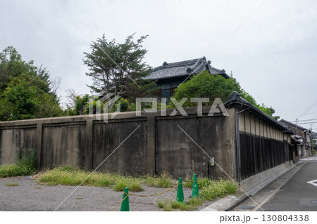 日本の兵庫県姫路市網干区の古くてとても美しい建物 日本の兵庫県姫路市網干区の古くてとても美しい建物 130804338