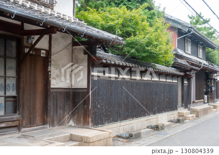 日本の兵庫県姫路市網干区の古くてとても美しい建物 130804339