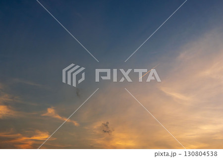 夏の空 夕暮れの時の空と雲191 夏の空 夕暮れの時の空と雲191 130804538