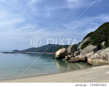 高知県大月町柏島白浜の岩と凪 130805264