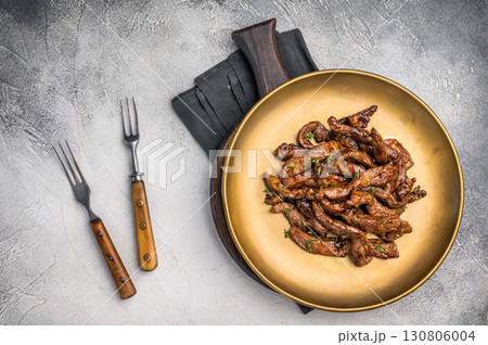 Asian food Teriyaki beef meat on a plate on grey background. top view Asian food Teriyaki beef meat on a plate on grey background. top view 130806004