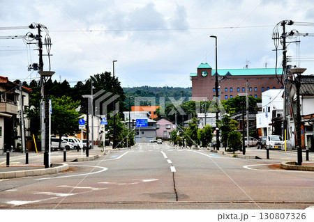 糸魚川駅アルプス口(南口)周辺の風景／糸魚川市役所方面を望む(新潟県糸魚川市)【2025.8】 130807326
