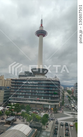 京都タワーのある風景。 130807501