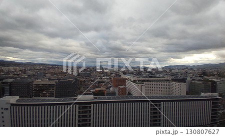 曇りの日の京都の空 130807627