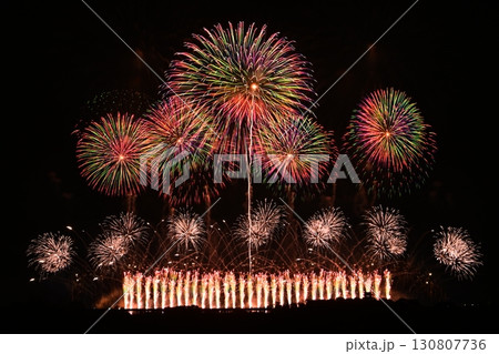 利根川の夜空に舞う花火 利根川の夜空に舞う花火 130807736
