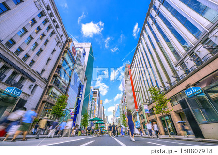 日本の東京都市景観9月7日。東京・銀座の歩行者天国などを望む 130807918