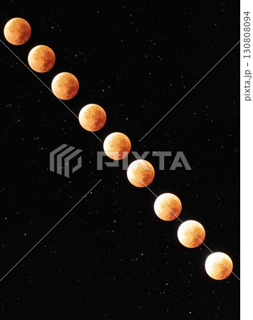 星空を背景にした皆既月食の連続写真 星空を背景にした皆既月食の連続写真 130808094