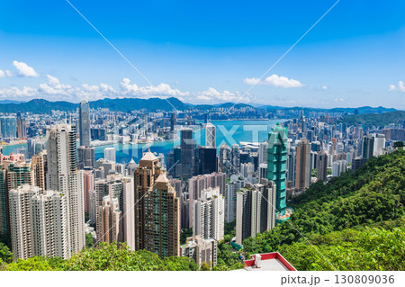 香港　ビクトリアハーバーと摩天楼 130809036