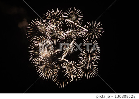 広島湾に咲く花火 広島湾に咲く花火 130809528