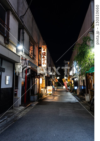 夜の京王線つつじヶ丘駅周辺 富士見街を歩く 東京都調布市西つつじケ丘 夜の京王線つつじヶ丘駅周辺 富士見街を歩く 東京都調布市西つつじケ丘 130810660