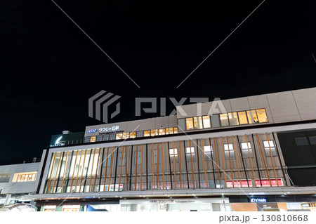 夜の京王線つつじヶ丘駅　夜空と共に　東京都調布市西つつじケ丘 130810668