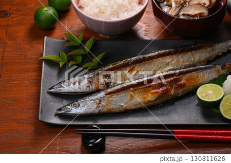 秋のサンマ、さんま、秋刀魚、食材イメージ、鮮魚、秋の味覚、すだち。 130811626