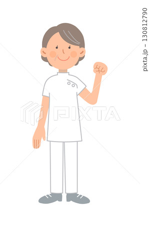 ガッツポーズするシニア女性看護師_全身 130812790